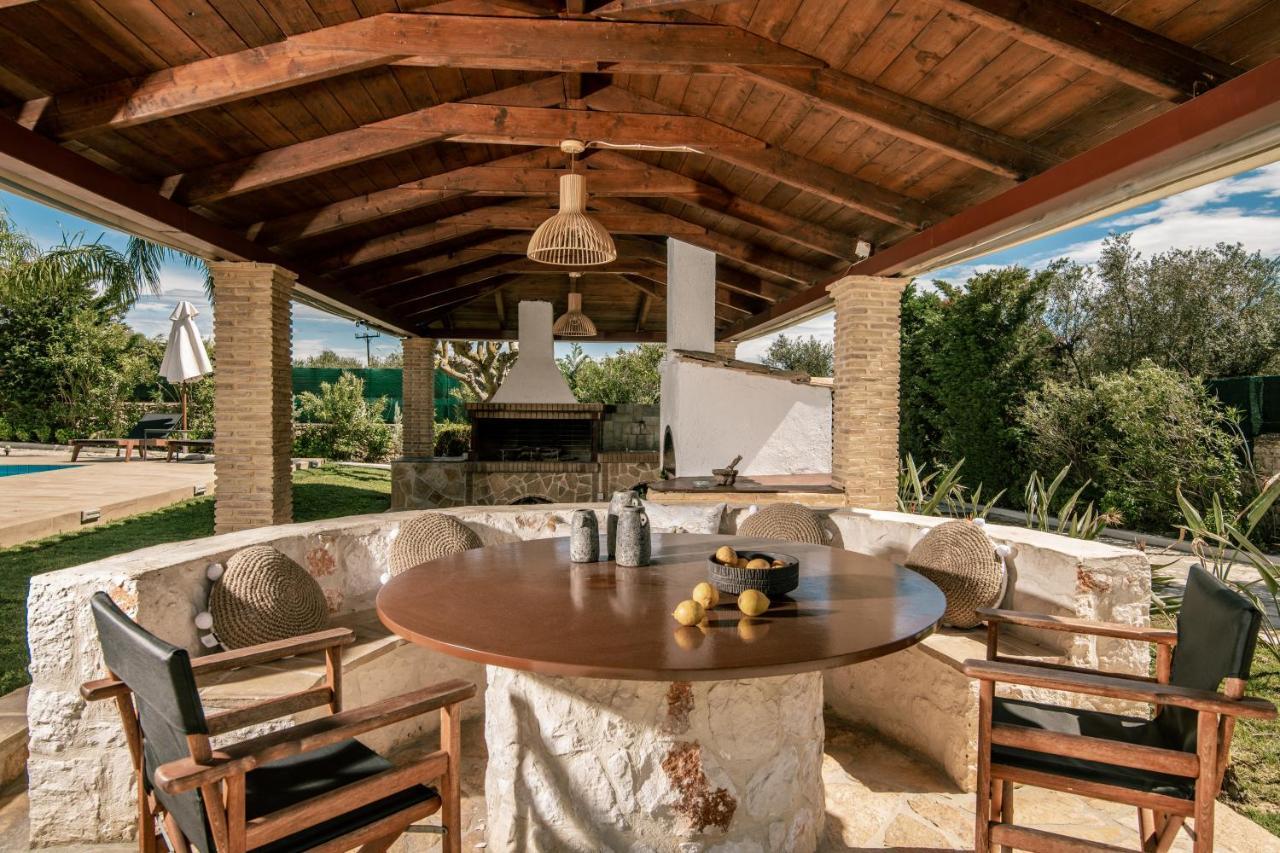 Amalthia Villa Mouzákion Екстериор снимка